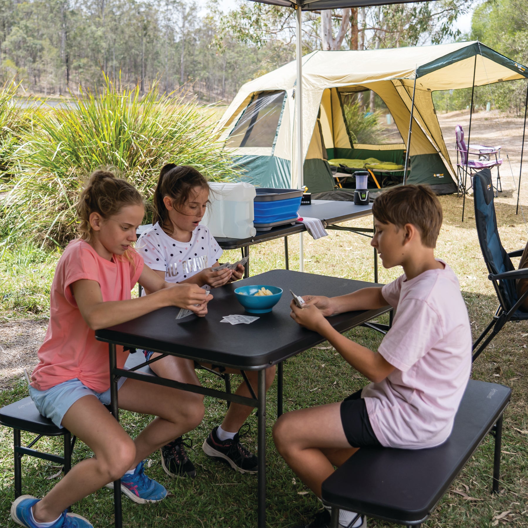 Picnic table outlet tent